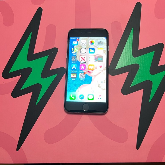 📱 iPhone 6 Good Condition 16 GB 📱 - Picture 1 of 5